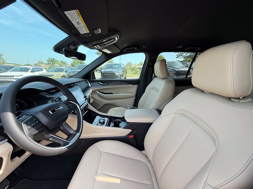 New 2027 Jeep Grand Cherokee Limited AWD/4WD image 11