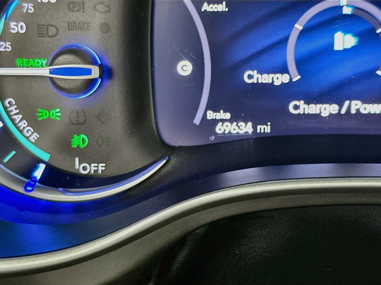 Used 2023 Chrysler Pacifica Touring-L FWD image 13