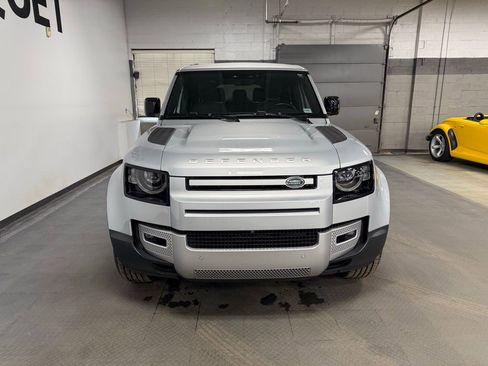 Used 2023 Land Rover Defender 130 SE image 3