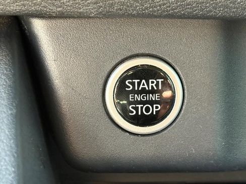 Used 2023 Nissan Rogue SV image 15