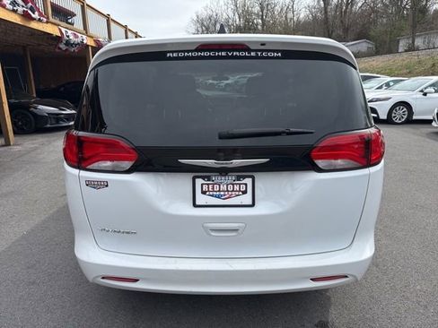 Used 2022 Chrysler Voyager LX image 7