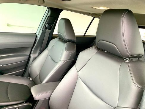 Used 2023 Toyota Corolla Cross XLE w/ Convenience Package image 15