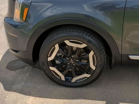 Certified 2024 Kia Telluride S w/ S Sunroof Package FWD image 10