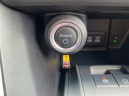 Certified 2024 Toyota Venza LE image 10