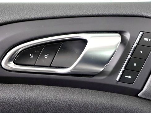 Used 2017 Porsche Cayenne Platinum Edition w/ Premium Package Plus (PJX) image 19