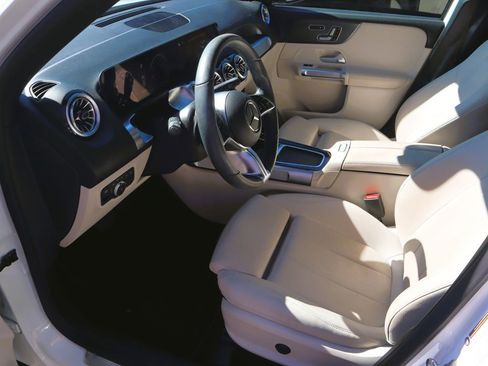 Certified 2025 Mercedes-Benz GLB 250 image 13