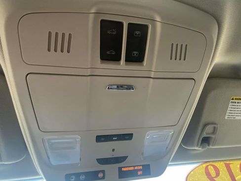 Used 2019 Buick Envision Essence FWD image 29
