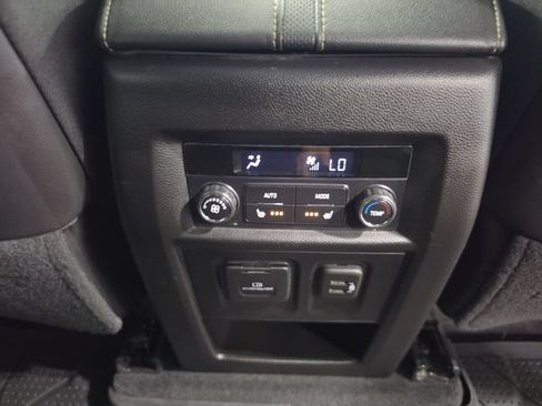 Used 2023 Chevrolet Traverse Premier AWD/4WD image 31