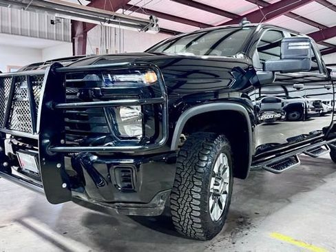 Used 2024 Chevrolet Silverado 2500 Custom w/ Custom Value Package AWD/4WD image 5