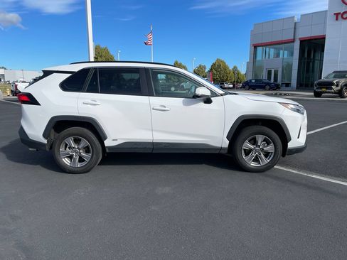 Used 2024 Toyota RAV4 XLE AWD/4WD image 2