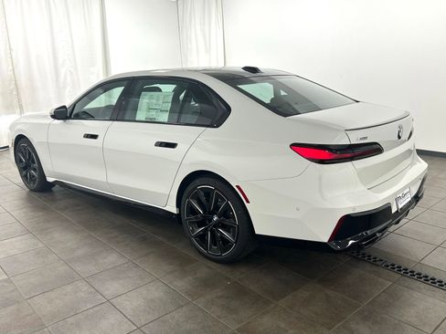 Used 2025 BMW 760i xDrive w/ Executive Package image 3