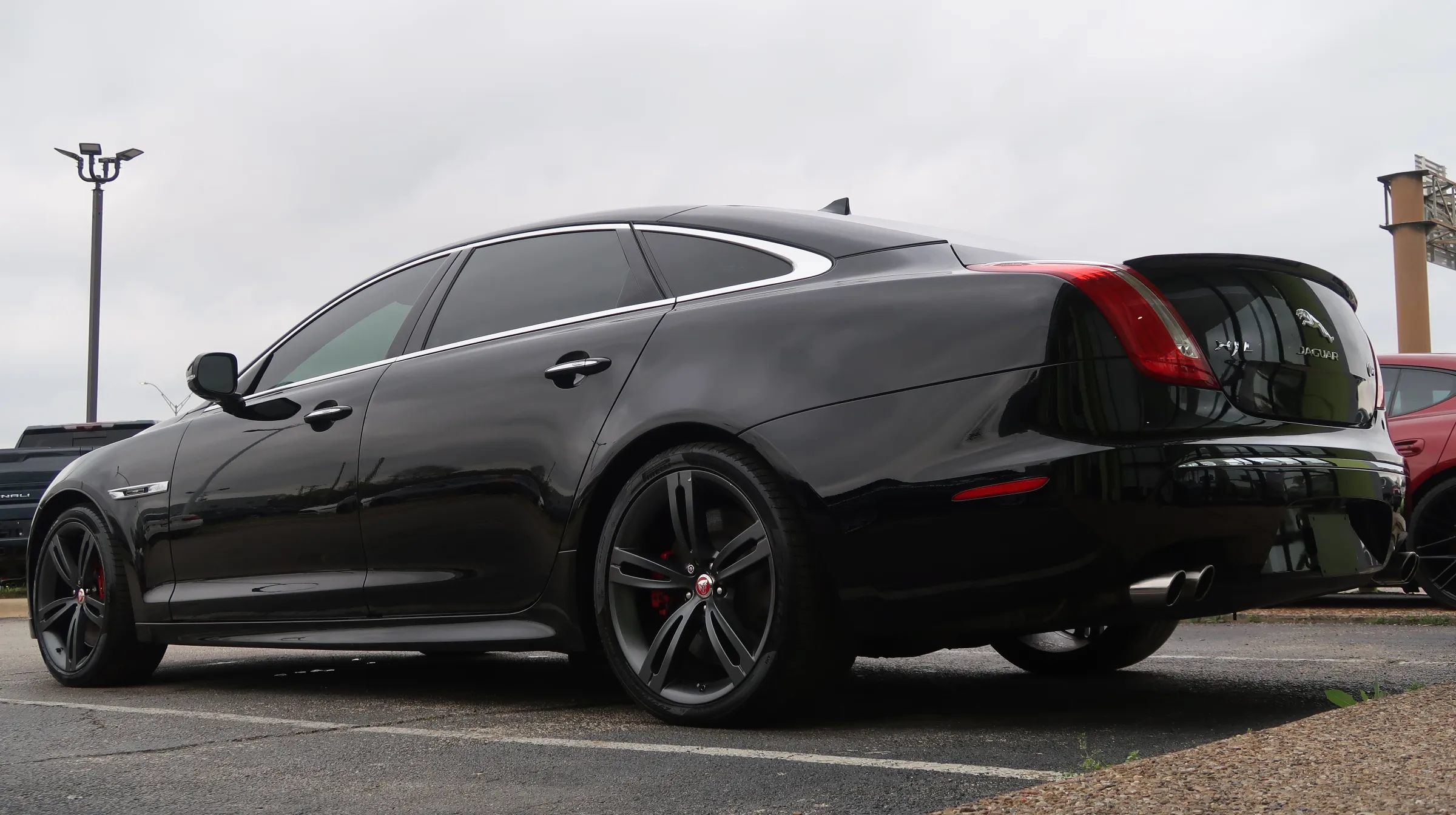 Used 2014 Jaguar XJ R LWB RWD image 12