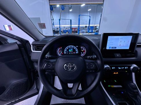 Used 2025 Toyota RAV4 XLE w/ Convenience Package FWD image 15