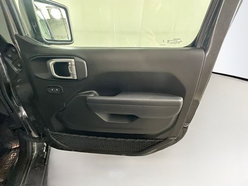 Used 2024 Jeep Wrangler Willys AWD/4WD image 30