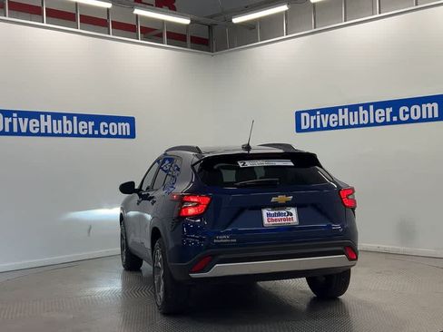 Used 2024 Chevrolet Trax LT w/ Sunroof Package FWD image 9