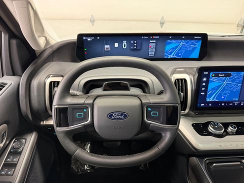Used 2025 Ford Expedition Max Active AWD/4WD image 17