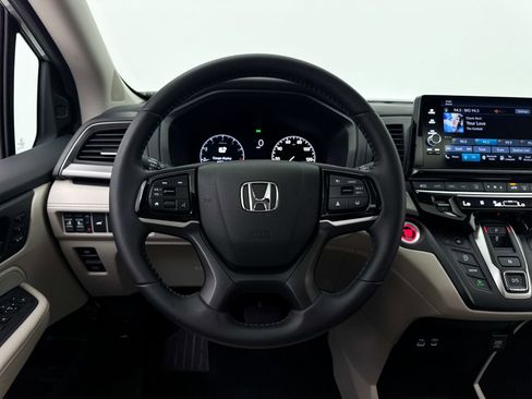 Used 2025 Honda Odyssey EX-L image 4