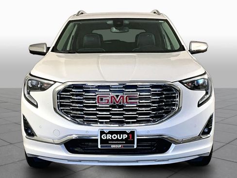 Used 2020 GMC Terrain Denali w/ Denali Premium Package FWD image 4