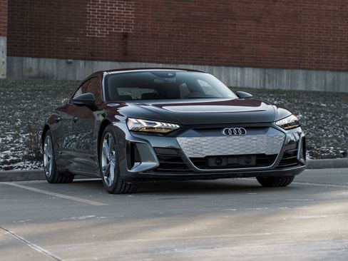 Certified 2022 Audi e-tron GT Premium Plus image 1