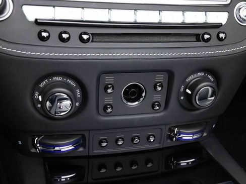 Used 2019 Rolls-Royce Dawn RWD image 34