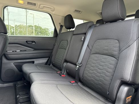 Used 2025 Nissan Pathfinder SV image 35