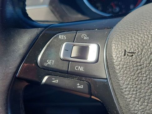 Used 2018 Volkswagen Tiguan SEL image 33