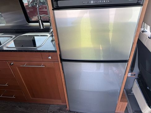 Used 2017 Mercedes-Benz Sprinter 3500 image 60