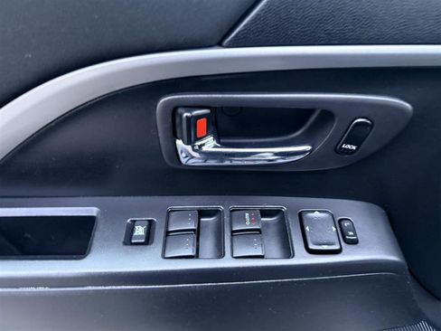 Used 2015 MAZDA MAZDA5 Sport image 24