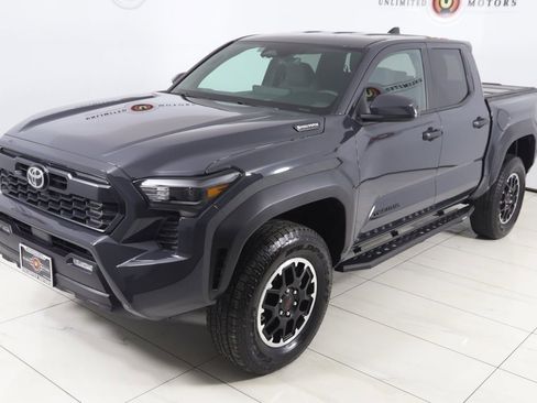 Used 2025 Toyota Tacoma TRD Off-Road image 21
