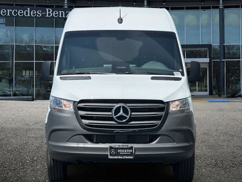 New 2025 Mercedes-Benz Sprinter 2500 image 9