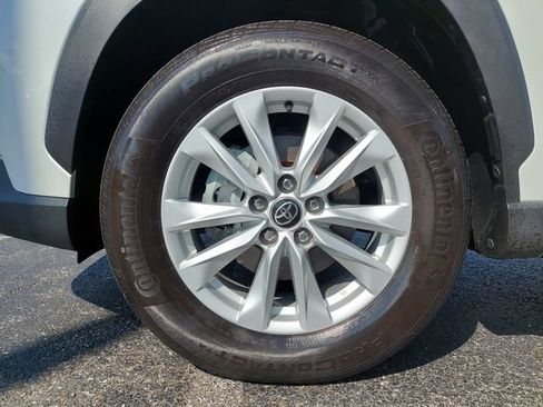 Used 2022 Toyota Corolla Cross LE AWD/4WD image 14