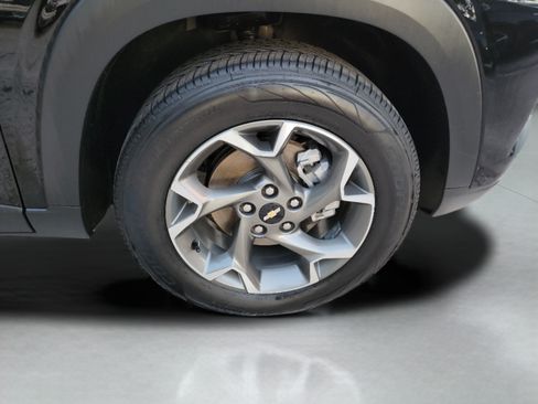 Used 2025 Chevrolet Trax LT FWD image 6