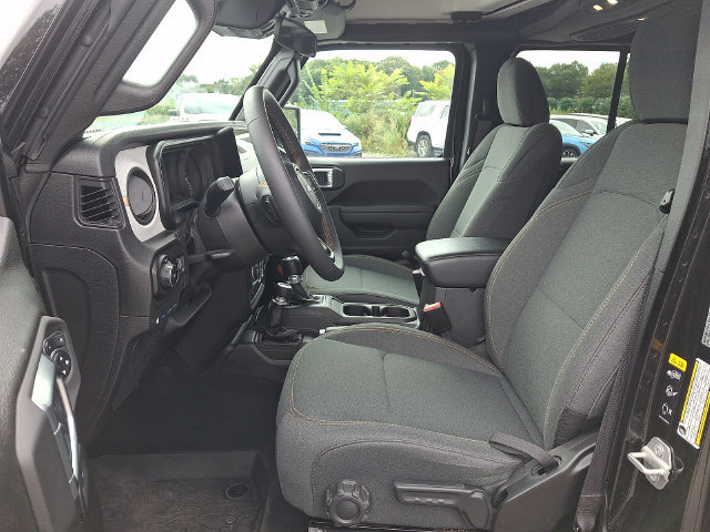 Used 2024 Jeep Wrangler Unlimited AWD/4WD image 2
