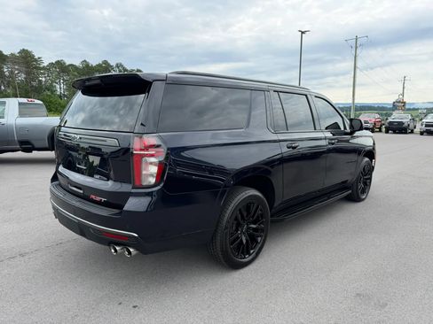 Used 2022 Chevrolet Suburban RST w/ Sport Performance Package RWD image 4