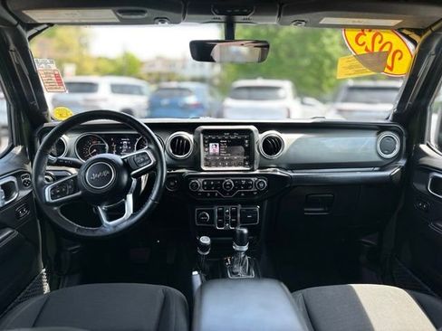 Used 2023 Jeep Wrangler Unlimited Sahara w/ LED Lighting Group AWD/4WD image 18