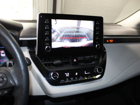 Used 2020 Toyota Corolla LE FWD image 16