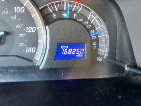 Used 2012 Toyota Camry L image 22