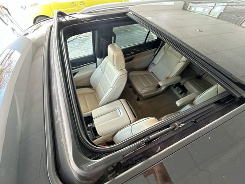 Used 2024 Cadillac Escalade Premium Luxury image 43