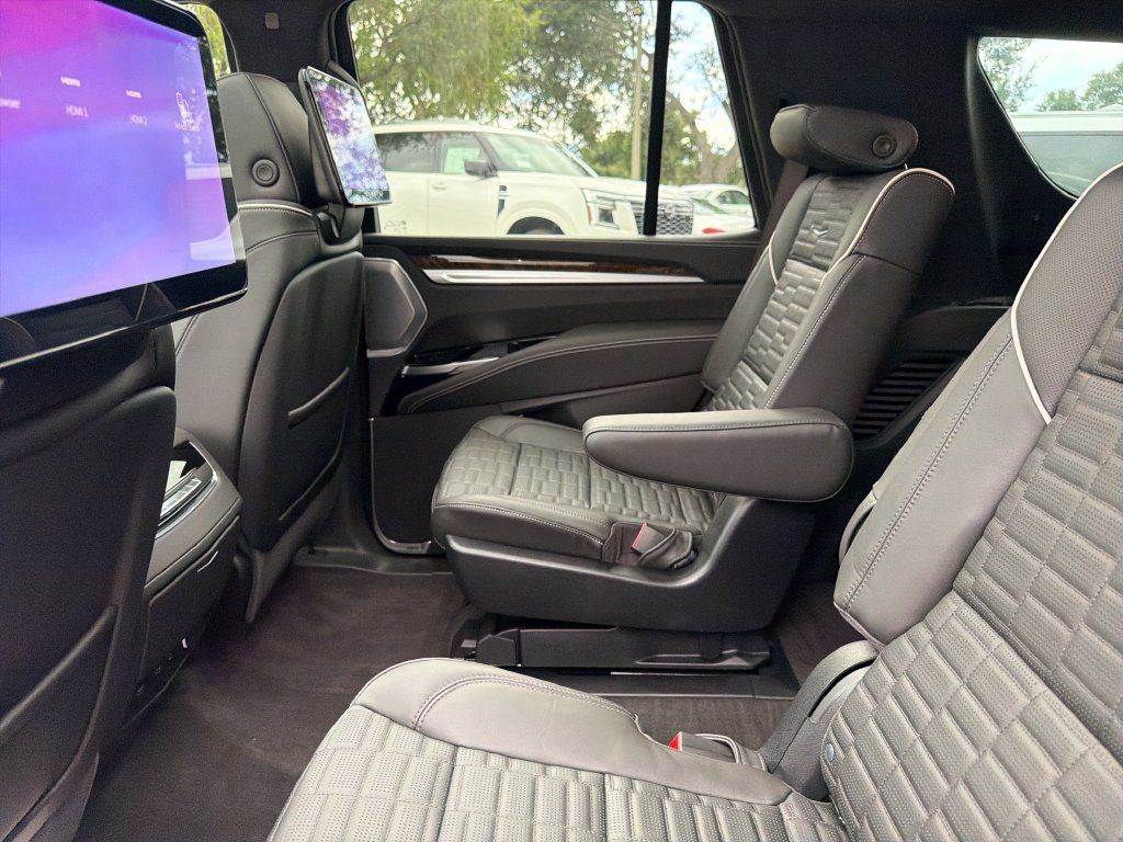 Used 2026 Cadillac Escalade Platinum Sport w/ LPO, ONYX Package AWD/4WD image 29