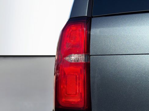 Used 2020 Chevrolet Suburban LS w/ Enhanced Driver Alert Package image 10