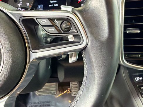 Used 2018 Porsche Cayenne image 38