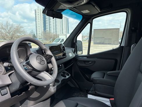 New 2025 Mercedes-Benz Sprinter 2500 image 12