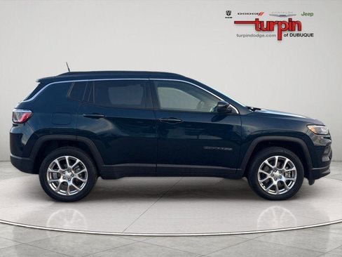 Used 2024 Jeep Compass Latitude image 6