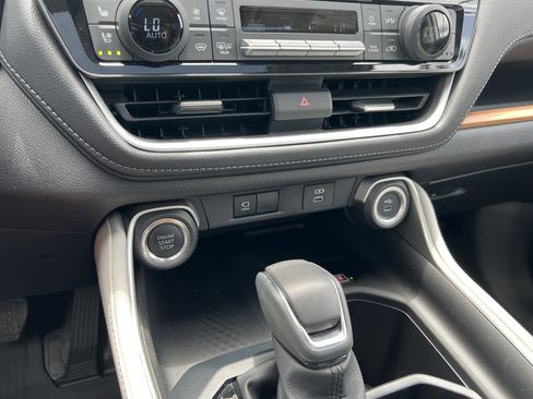 Certified 2025 Toyota Grand Highlander FWD image 9
