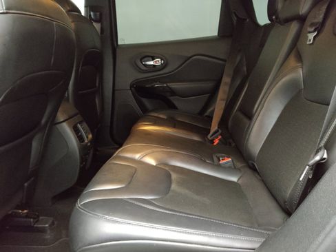 Used 2020 Jeep Cherokee Latitude Plus FWD image 18