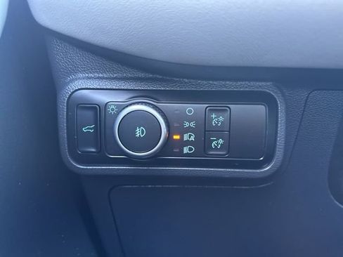 Used 2025 Ford Explorer Active w/ Active Comfort Package image 15