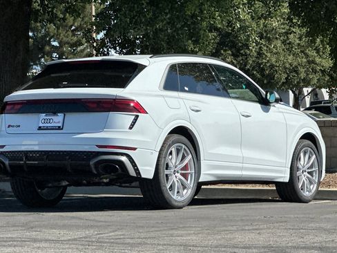 New 2025 Audi RS Q8 performance image 4