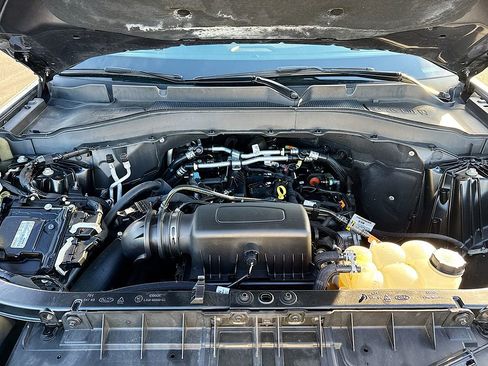 Used 2022 Ford Explorer XLT w/ Equipment Group 202A image 15