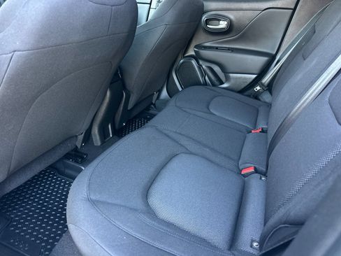 Used 2023 Jeep Renegade Latitude AWD/4WD image 11