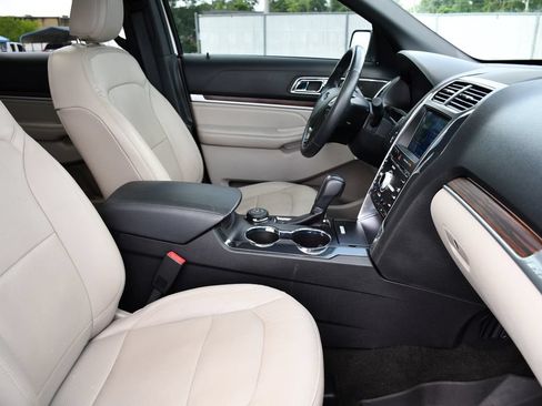 Used 2018 Ford Explorer Limited w/ Equipment Group 301A AWD/4WD image 34